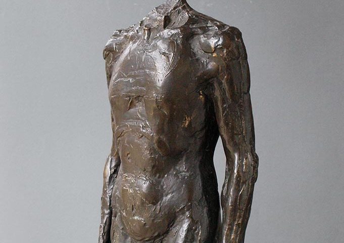 männlicher Torso aus Bronze, schreitend, von Klaus Kütemeier