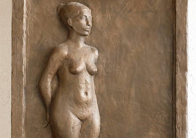 Bronze Relief mit weiblicher Ganzfigur von Klaus Kütemeier